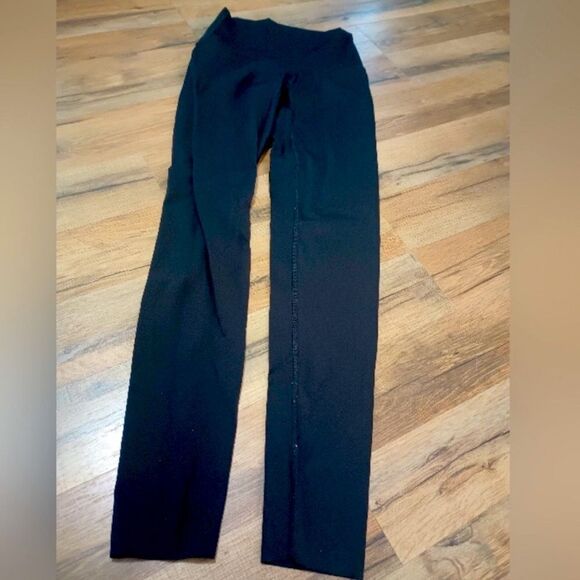 Aerie Offline Goals High Waisted Legging in True Black - Picture 8 of 11